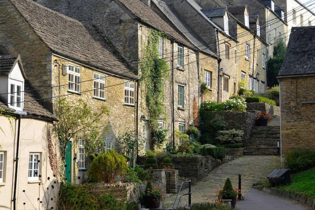 Stylish One Bedroom Cotswold Coach House Tetbury Extérieur photo